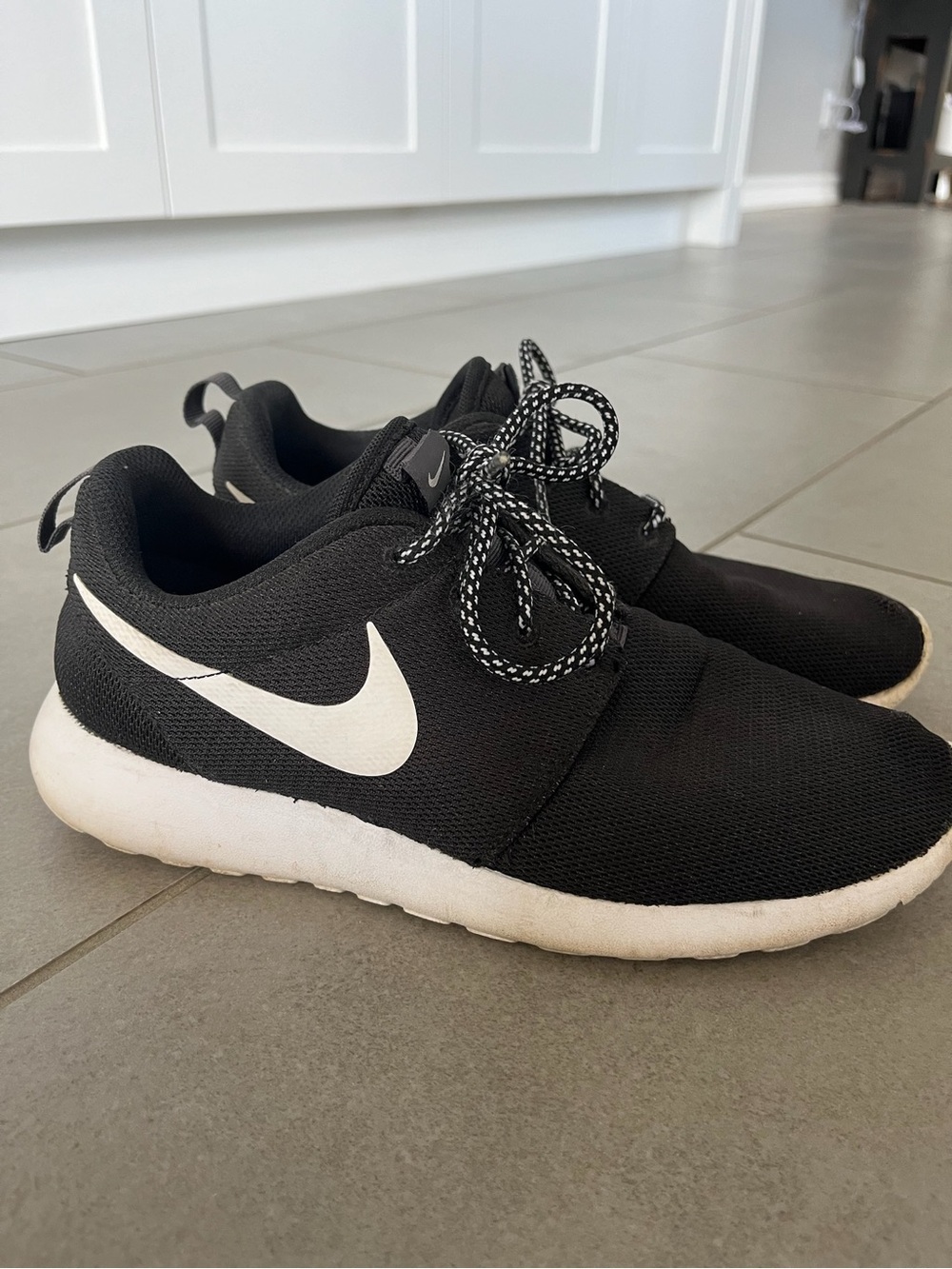 Nike Roshe Lightweight Sneakers